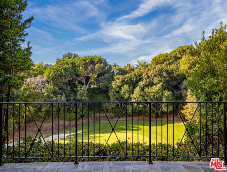 9 Bed Home to Rent in Los Angeles, California