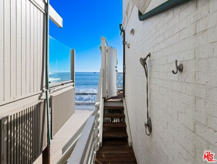 5 Bed Home to Rent in Malibu, California