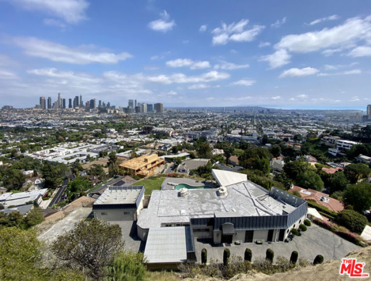 4 Bed Home for Sale in Los Angeles, California