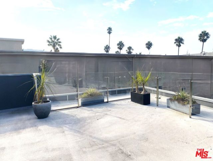 1 Bed Home for Sale in Santa Monica, California