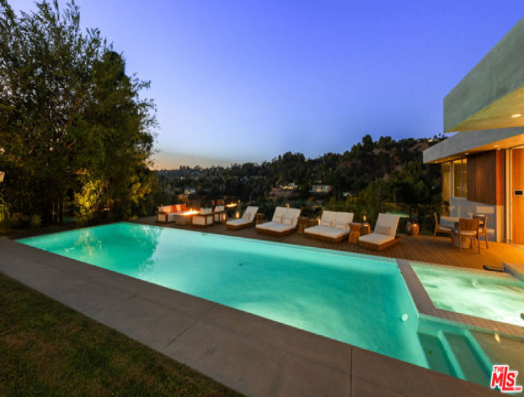 5 Bed Home to Rent in Beverly Hills, California