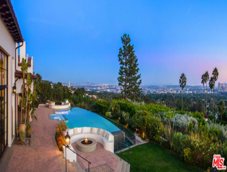 10 Bed Home to Rent in Beverly Hills, California