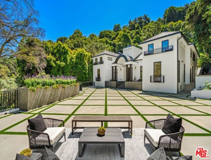 7 Bed Home for Sale in Los Angeles, California