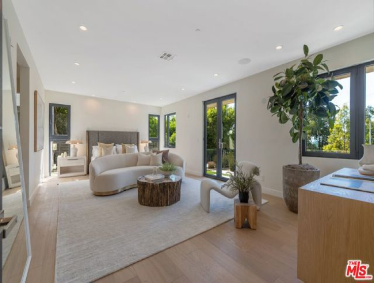 4 Bed Home for Sale in Studio City, California