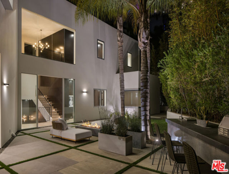 6 Bed Home for Sale in Los Angeles, California