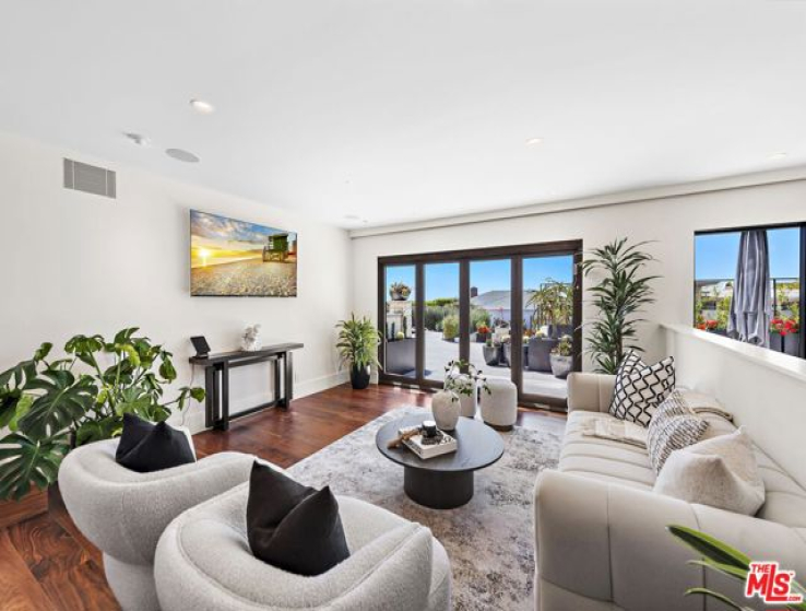 5 Bed Home for Sale in Corona del Mar, California