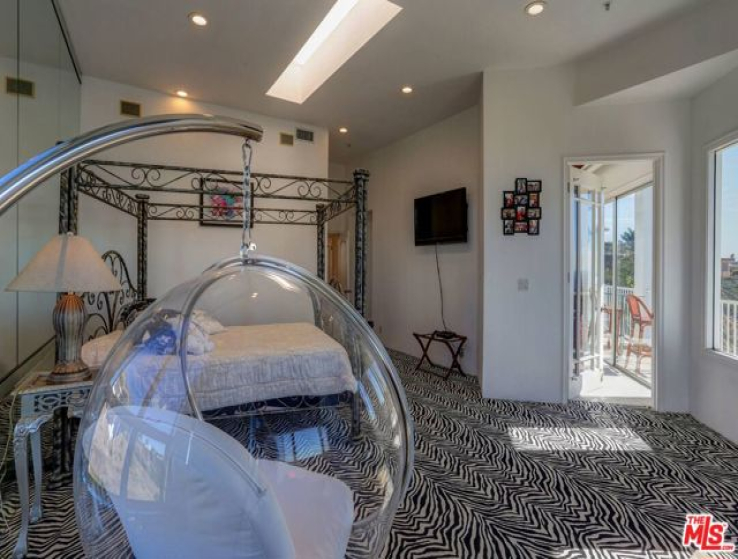 5 Bed Home to Rent in West Hollywood, California