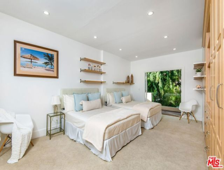 6 Bed Home for Sale in Santa Monica, California