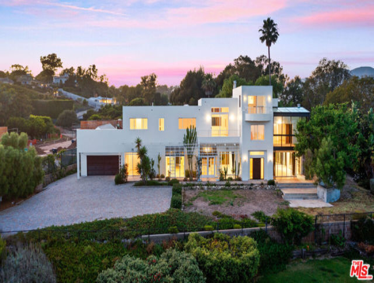 4 Bed Home for Sale in Malibu, California