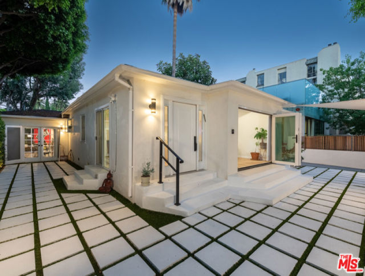 3 Bed Home to Rent in West Hollywood, California