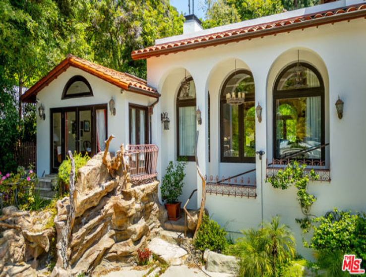 5 Bed Home for Sale in Los Angeles, California