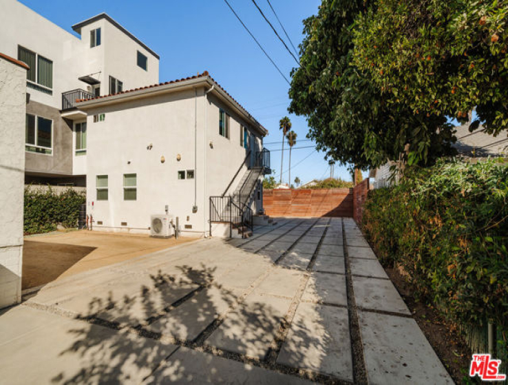 6 Bed Home for Sale in Los Angeles, California