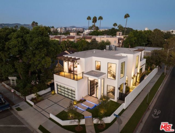 5 Bed Home for Sale in Los Angeles, California