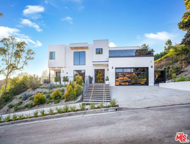 5 Bed Home for Sale in Los Angeles, California