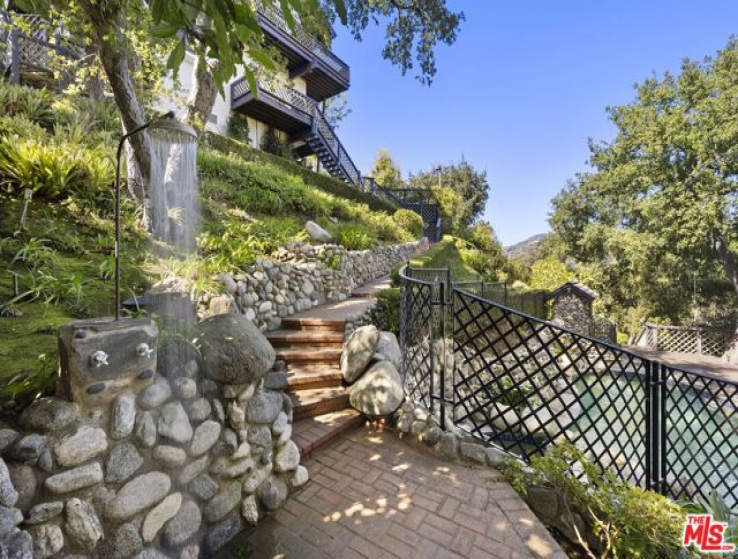 5 Bed Home for Sale in Pacific Palisades, California