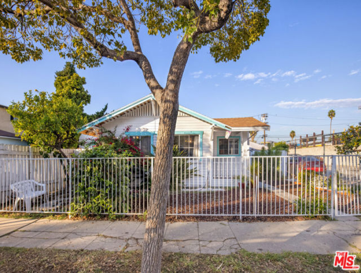 4 Bed Home for Sale in Los Angeles, California