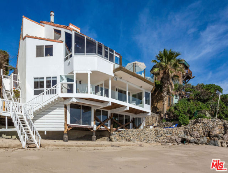 5 Bed Home to Rent in Malibu, California