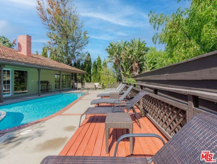 4 Bed Home to Rent in Studio City, California