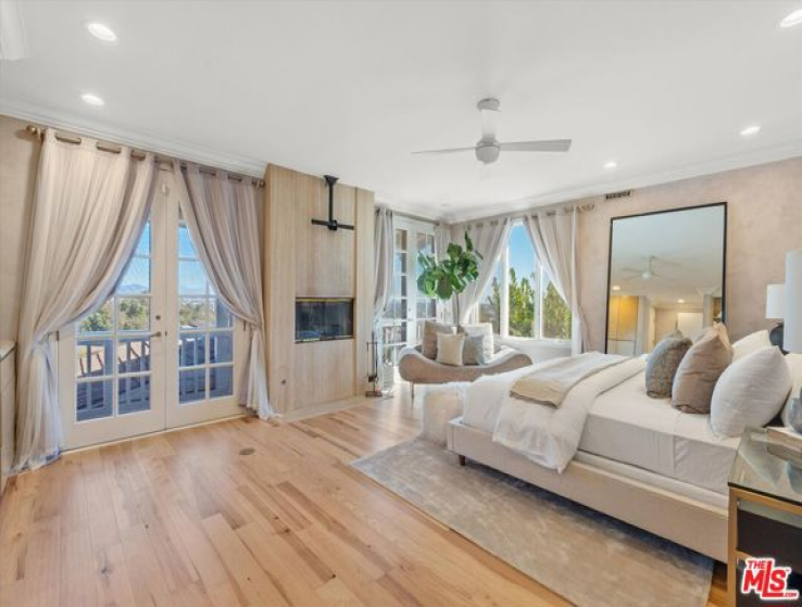 6 Bed Home for Sale in Los Angeles, California