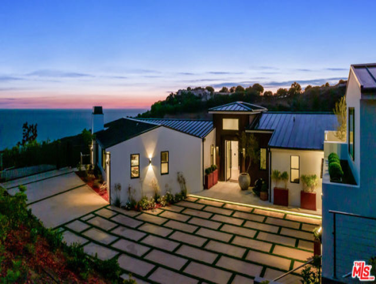 5 Bed Home for Sale in Malibu, California