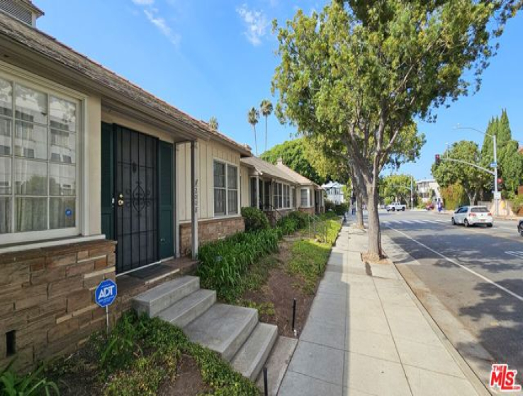  Income Home for Sale in Santa Monica, California