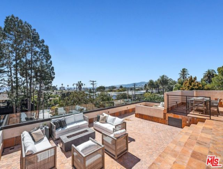 6 Bed Home for Sale in Santa Monica, California