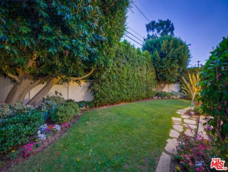 5 Bed Home for Sale in Los Angeles, California