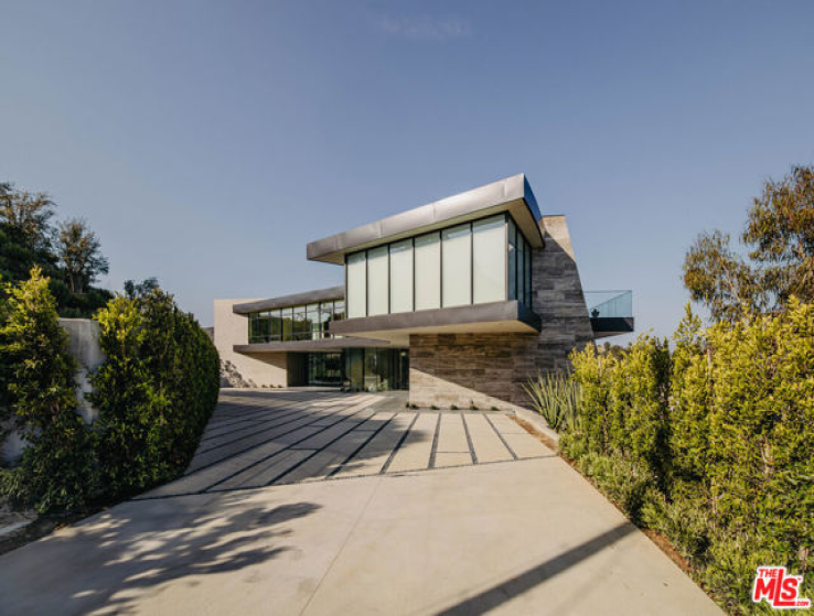 6 Bed Home for Sale in Los Angeles, California