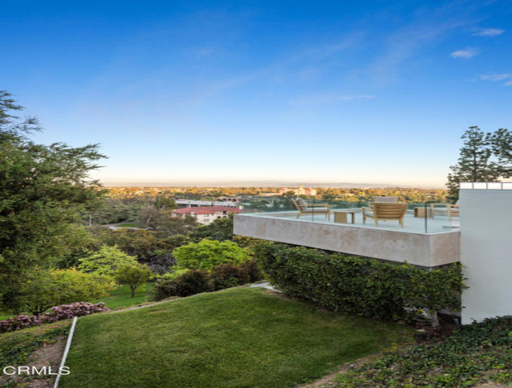 8 Bed Home for Sale in Pasadena, California