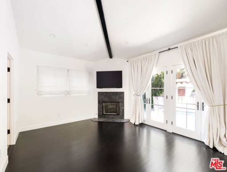 4 Bed Home to Rent in Beverly Hills, California