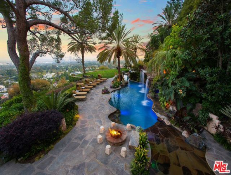 9 Bed Home to Rent in Beverly Hills, California