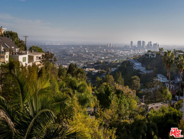 5 Bed Home to Rent in Los Angeles, California