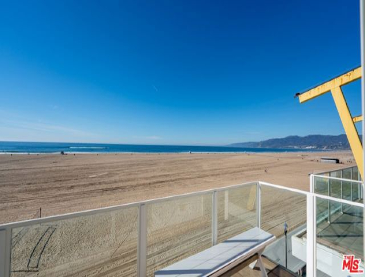3 Bed Home to Rent in Santa Monica, California