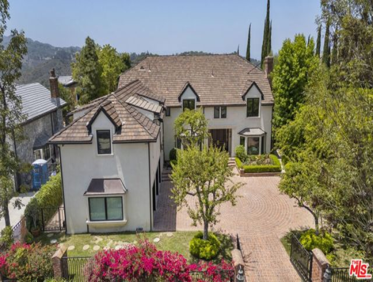 8 Bed Home for Sale in Los Angeles, California