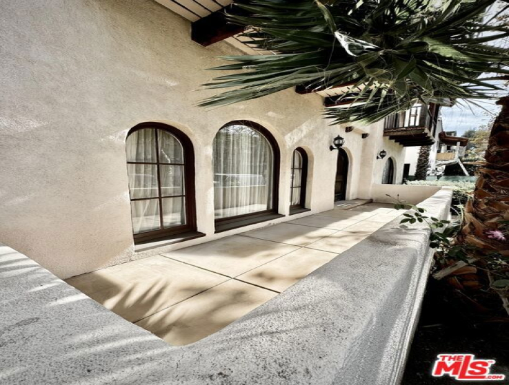 2 Bed Home to Rent in Beverly Hills, California