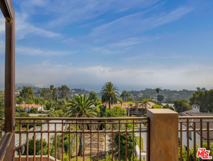 6 Bed Home for Sale in Pacific Palisades, California