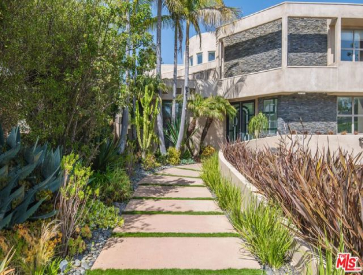 6 Bed Home for Sale in Santa Monica, California