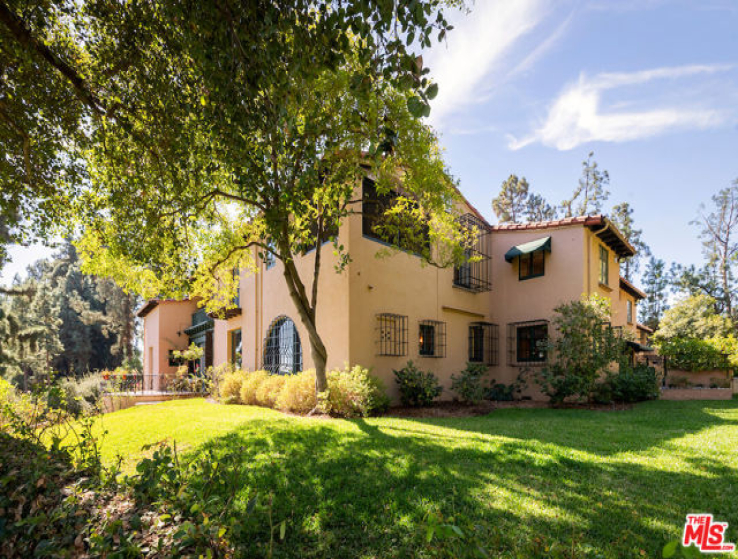 10 Bed Home for Sale in Pasadena, California