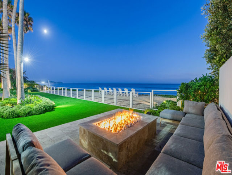 6 Bed Home to Rent in Malibu, California