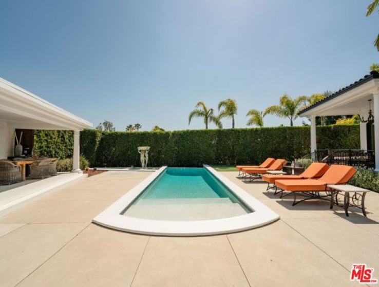 6 Bed Home to Rent in Beverly Hills, California