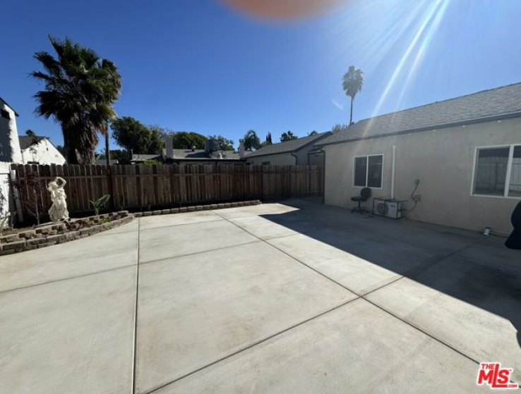 3 Bed Home to Rent in Northridge, California