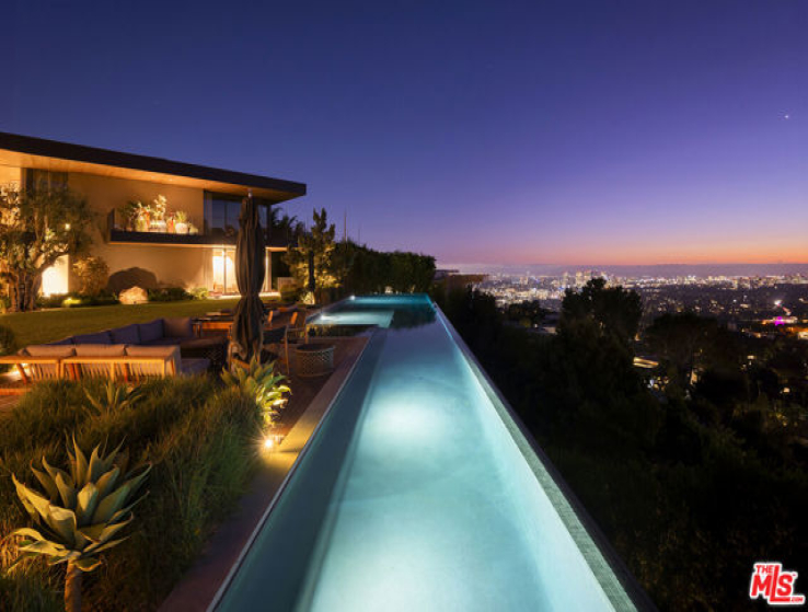 6 Bed Home for Sale in Los Angeles, California