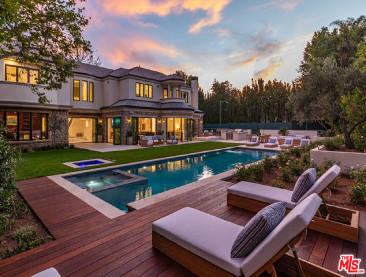 6 Bed Home to Rent in Pacific Palisades, California