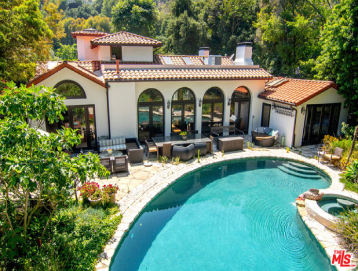 5 Bed Home for Sale in Los Angeles, California