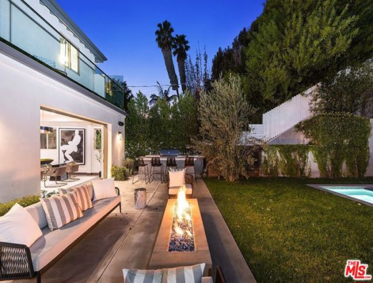 6 Bed Home to Rent in Los Angeles, California