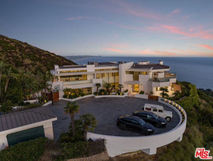 6 Bed Home for Sale in Malibu, California