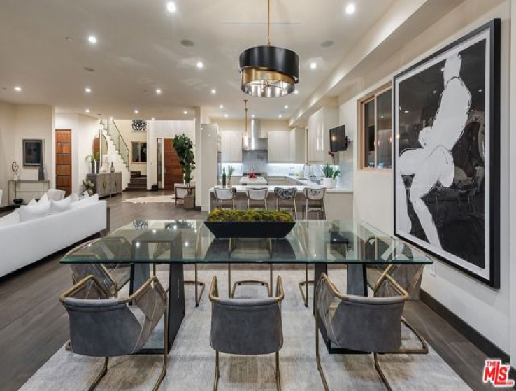 6 Bed Home to Rent in Los Angeles, California