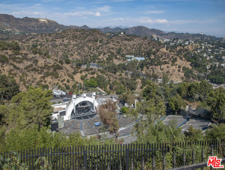 5 Bed Home for Sale in Los Angeles, California