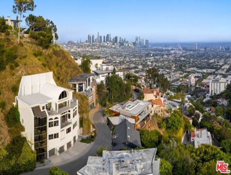 5 Bed Home for Sale in Los Angeles, California