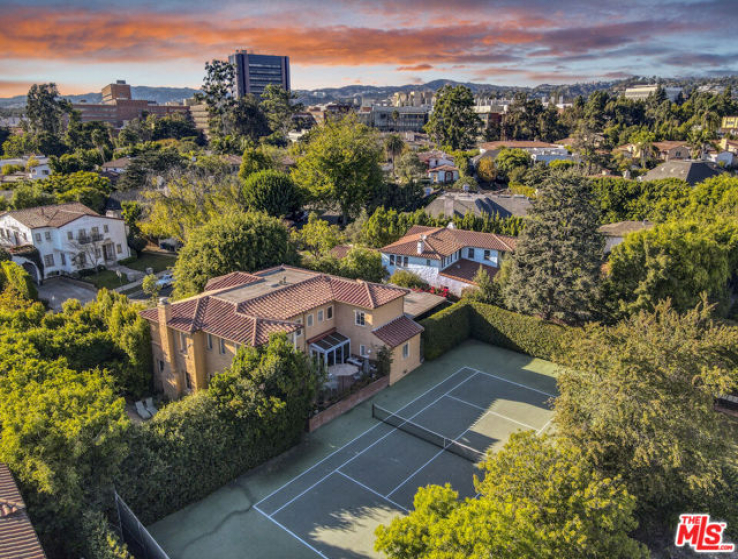 5 Bed Home for Sale in Los Angeles, California